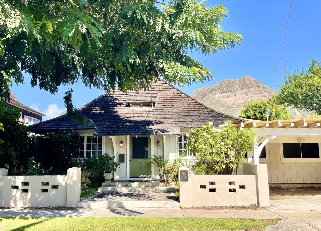 Historic Hawaiian cottage in Diamond Head